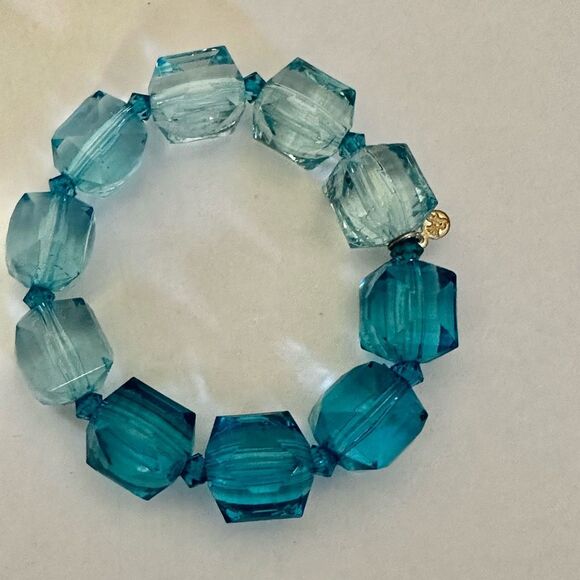 Blue beaded stretchy bracelet Jewelry - Blue beaded stretchy bracelet
